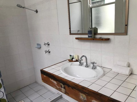 Vine Valley Inn - Accommodation Gladstone 2