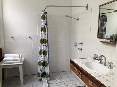 Vine Valley Inn - Accommodation Gladstone 1