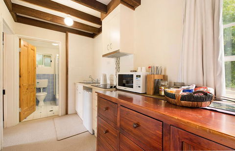 Vineyard Cottages - Accommodation Gladstone 3