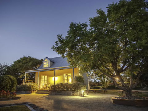 Vineyard Cottages - Accommodation Gladstone 0