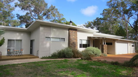 Vintners - More Space For You To Enjoy! - Accommodation Gladstone 0