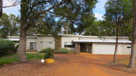 Vintners - More Space For You To Enjoy! - Accommodation Gladstone 2