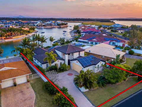 Vista Del Mare - 81 Witonga Drive Yamba Family Home On Water. - Accommodation Gladstone 2