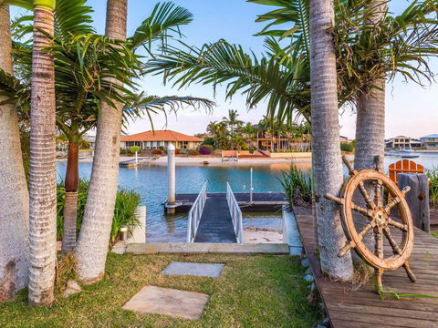 Vista Del Mare - 81 Witonga Drive Yamba Family Home On Water. - Accommodation Gladstone 0