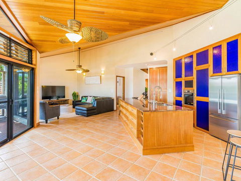 Vista Del Mare - 81 Witonga Drive Yamba Family Home On Water. - Accommodation Gladstone 3