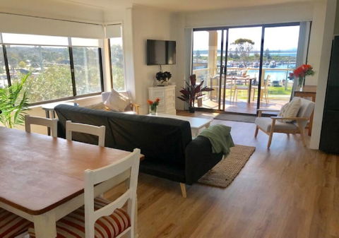 Vista Marina Penthouse #6 - Accommodation Gladstone 2