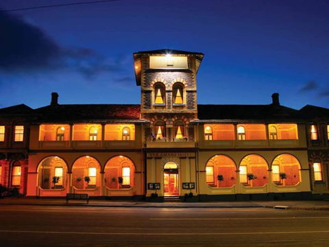 Vue Grand Hotel - Accommodation Gladstone 0