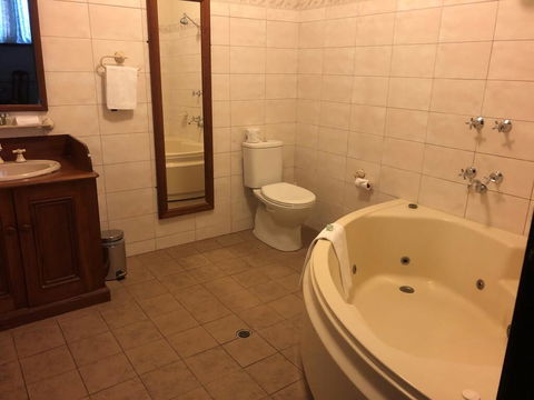 Vue Grand Hotel - Accommodation Gladstone 1