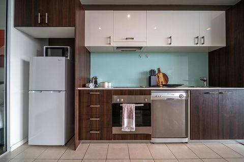 Vue Of The East End-Wifi - Netflix - Nespresso - Accommodation Gladstone 3