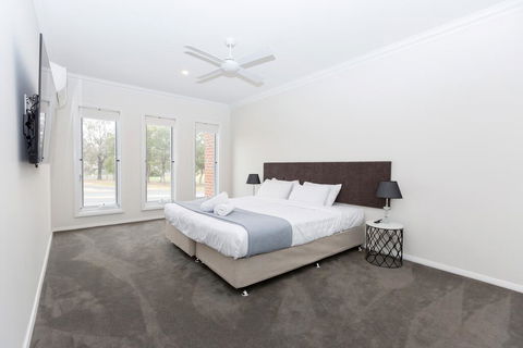 Wagga Apartments #2 - Accommodation Gladstone 3