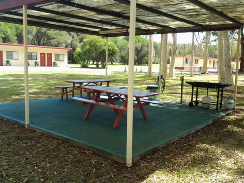 Wagon Wheel Motel & Units - Accommodation Gladstone 2