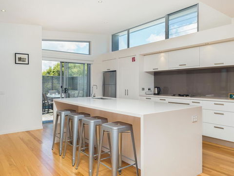 Waikiki Dream - Accommodation Gladstone 3