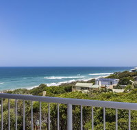 Wake up to ocean views in stylish comfort - Accommodation Gladstone