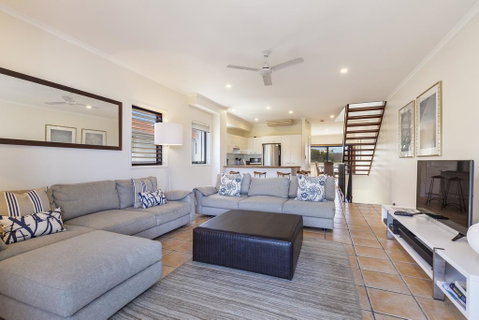 Wake Up To Ocean Views In Stylish Comfort - Accommodation Gladstone 1