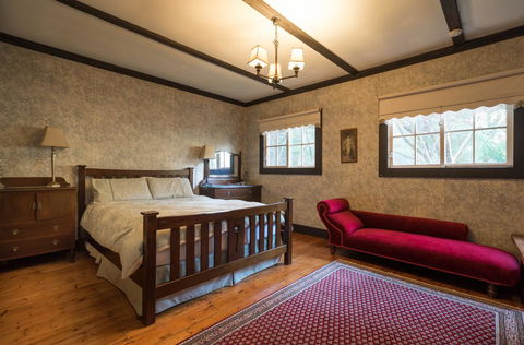 Walhalla Coach House - Accommodation Gladstone 1