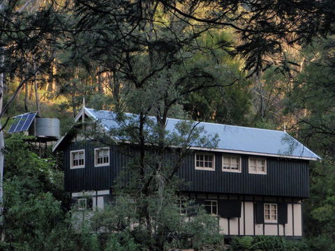 Walhalla Coach House - Accommodation Gladstone 0