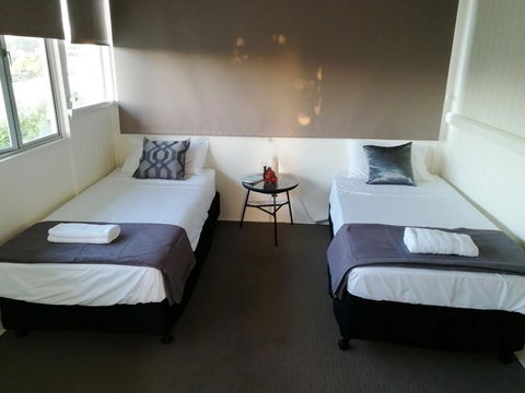 Walk To Beach Queenslander HOME In CBD Hervey Bay - Accommodation Gladstone 2