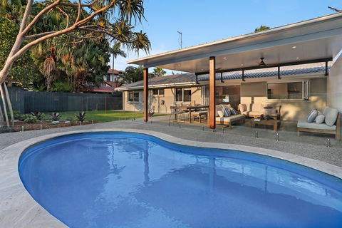 Walk To Hastings Street, Noosa Sound - Accommodation Gladstone 0