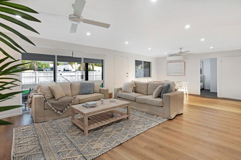Walk To Hastings Street, Noosa Sound - Accommodation Gladstone 2