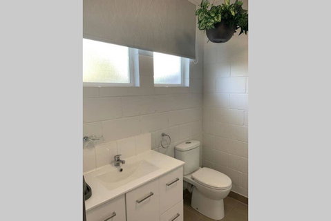 Walk To Lamberts Beach With Wi-fi And Netflix - Accommodation Gladstone 3