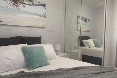 Walk To Lamberts Beach With Wi-fi And Netflix - Accommodation Gladstone 1