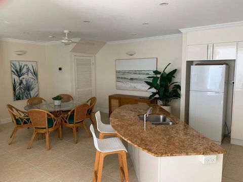 Walk To The Ocean In Five Minutes - Accommodation Gladstone 2