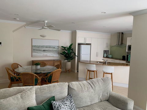 Walk To The Ocean In Five Minutes - Accommodation Gladstone 3