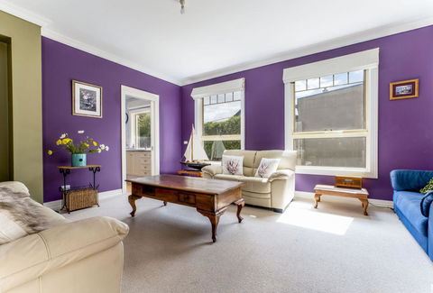 WALKIN ON SUNSHINE - STROLL TO BEACH BREAK - Accommodation Gladstone 3