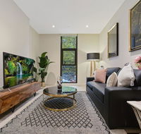 Walking to Darling Harbour ICCQVB Shopping Mall - Accommodation Gladstone