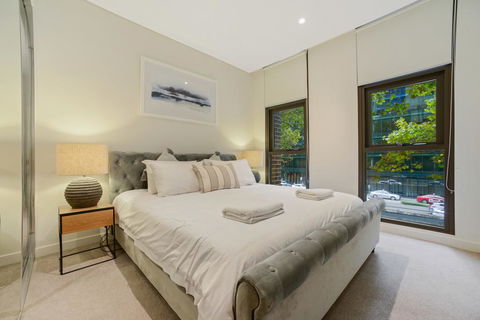 Walking To Darling Harbour, ICC,QVB, Shopping Mall - Accommodation Gladstone 3