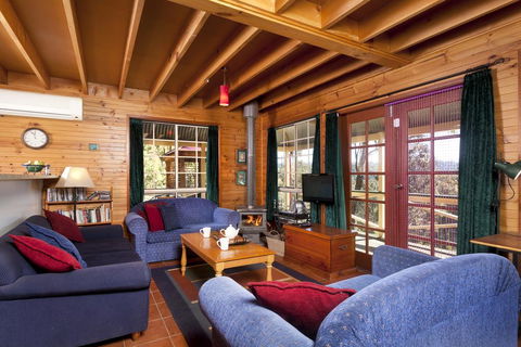 Wallaby Leap - Accommodation Gladstone 0