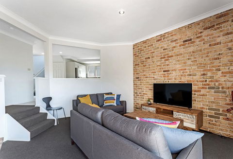Wallawa Road 2/35A - Accommodation Gladstone 3