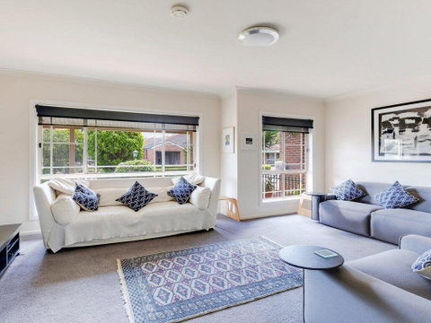 Walling-Clifton Gardens - Backing Onto Golf Course - Accommodation Gladstone 0