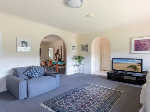 Walling-Clifton Gardens - Backing Onto Golf Course - Accommodation Gladstone 2