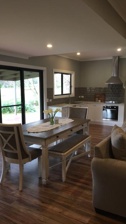 Walnut Tree Cottages - Accommodation Gladstone 1