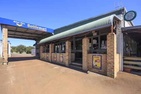 Walpole Hotel Motel - Accommodation Gladstone 2