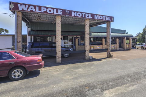 Walpole Hotel Motel - Accommodation Gladstone 1
