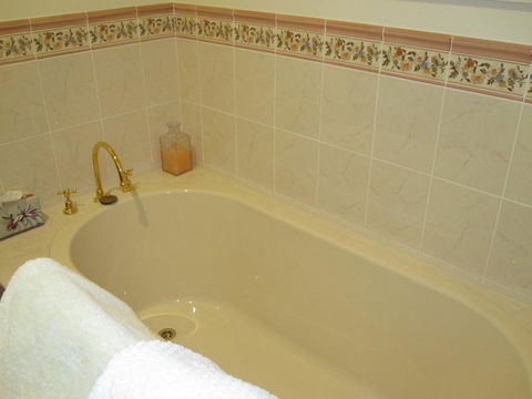 Walton House Bed & Breakfast - Accommodation Gladstone 3