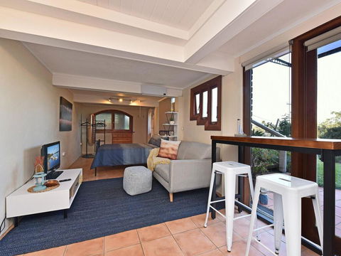 Wangi Waterfront Delight 1bdr Studio - Accommodation Gladstone 0