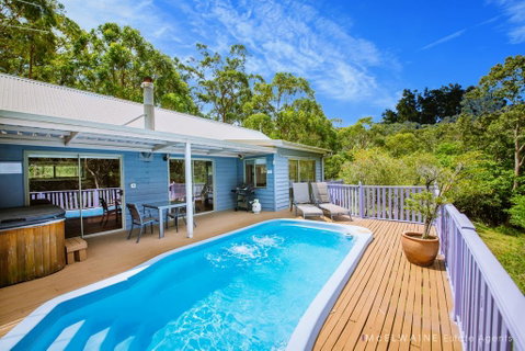 Wanjii II Pool & Spa Getaway - Accommodation Gladstone 0