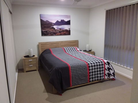 Waratah And Wattle Apartments - Accommodation Gladstone 2