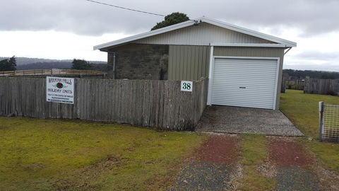 Waratah Falls Holiday Unit - Accommodation Gladstone 1