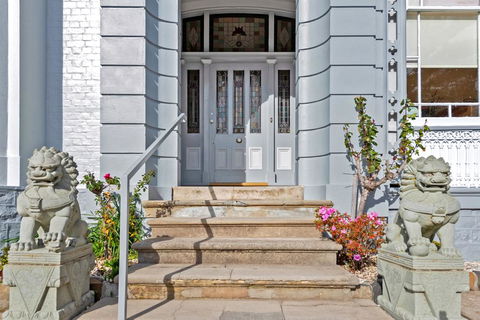 Waratah On York - Accommodation Gladstone 2