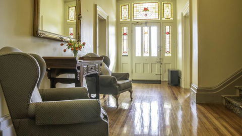 Waratah On York - Accommodation Gladstone 1