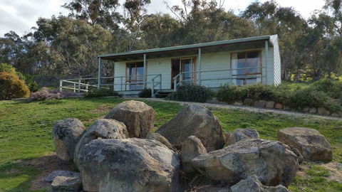 Warby Cottage - Accommodation Gladstone 0