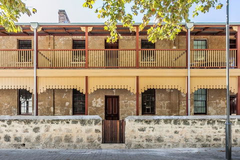 Warders Cottage: Iconic Cottage In The Heart Of Freo - Accommodation Gladstone 0