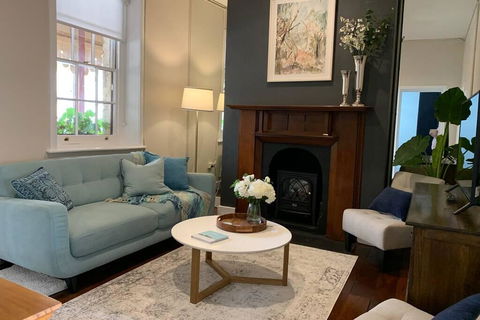 Warders Cottage: Iconic Cottage In The Heart Of Freo - Accommodation Gladstone 2