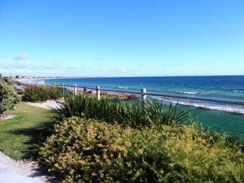Warnbro Beach Family Accommodation - Accommodation Gladstone 3
