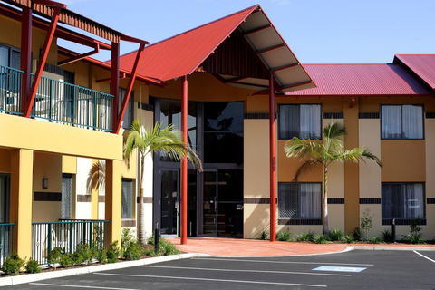 Warners At The Bay - Accommodation Gladstone 0