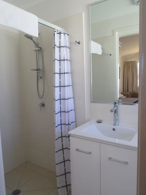 Warrego Hotel Motel Cunnamulla - Accommodation Gladstone 1
